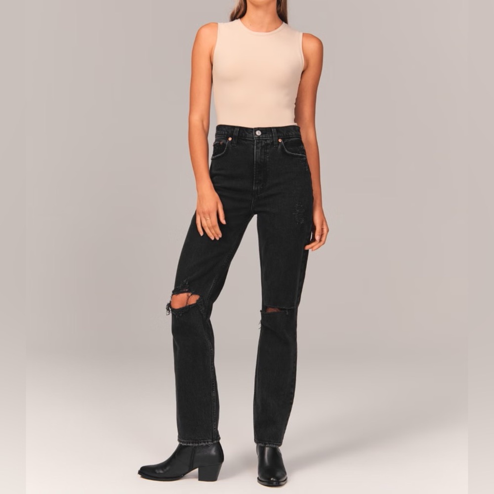 Abercrombie Ultra High Rise 90s Straight Jean - Size 27